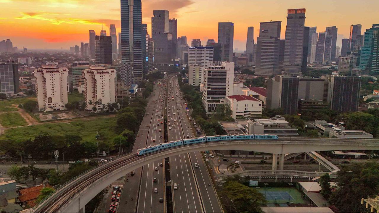 FOTO: LRT Jabodebek Catat Rekor 78 Ribu Penumpang di HUT ke-80 RI