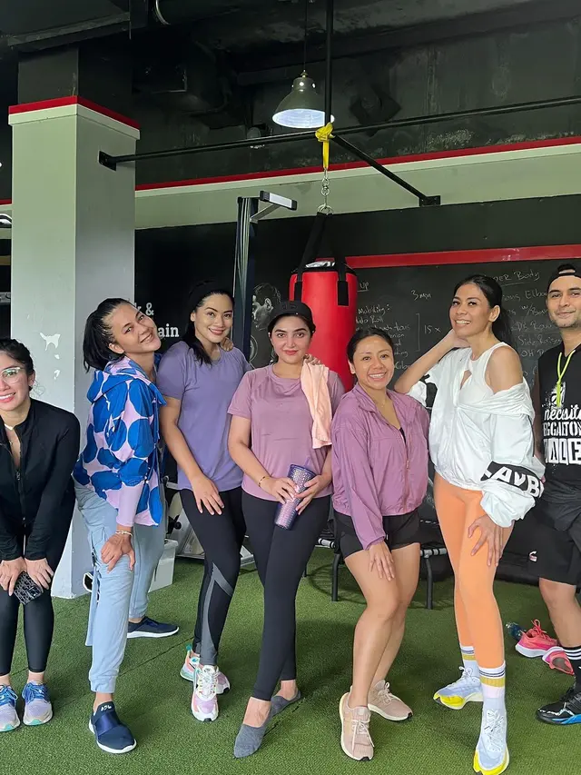 Ketagihan Olahraga, Ini 7 Potret Seru Titi Kamal Main Tenis Hingga Zumba