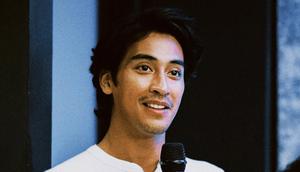 Kelahiran putri pertama Adiba Khanza dan Egy Maulana Vikri membawa kebahagiaan bagi Abidzar Al Ghifari. Putra Umi Pipik antusias jadi paman baru. (Foto: Ricoowb Bob dari Instagram @ricoowb)