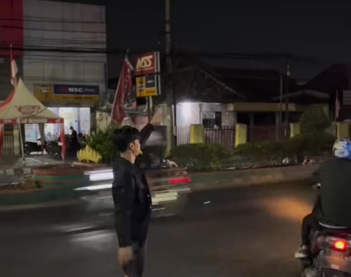Potret Terbaru Dimas Ahmad jadi Tukang Parkir