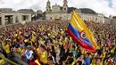 Bolivar Square, Bogota, (28/6/2014) dipenuhi warga yang menyaksikan langsung laga 16 besar Piala Dunia 2014 antara Kolombia vs Uruguay di di Stadion Maracana, Rio de Janeiro, (29/6/2014). (REUTERS/John Vizcaino)