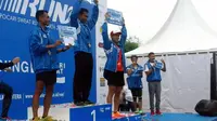 Juara untuk kategori putra 5 K berpose usai lomba (Liputan6.com/Defri Saefullah)