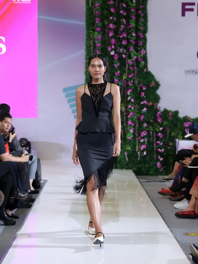 Koleksi Spring/Summer Reves Studio di Fimela Fest 2018