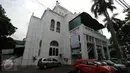 Bangunan Masjid Cut Meutia, Jakarta, Rabu (15/6/2016). Sebelum difungsikan sebagai mesjid, bangunan ini digunakan sebagai kantor pos, kantor Jawatan Kereta Api Belanda dan kantor Kempetai Angkatan Laut Jepang (1942-1945). (Liputan6.com/Helmi Fithriansyah)