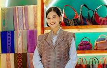 5 Potret Cantik Elegan Kahiyang Ayu Pakai Outfit Etik Karya Desainer Lokal Dipadukan dengan Heels Harga Rp20 Jutaan