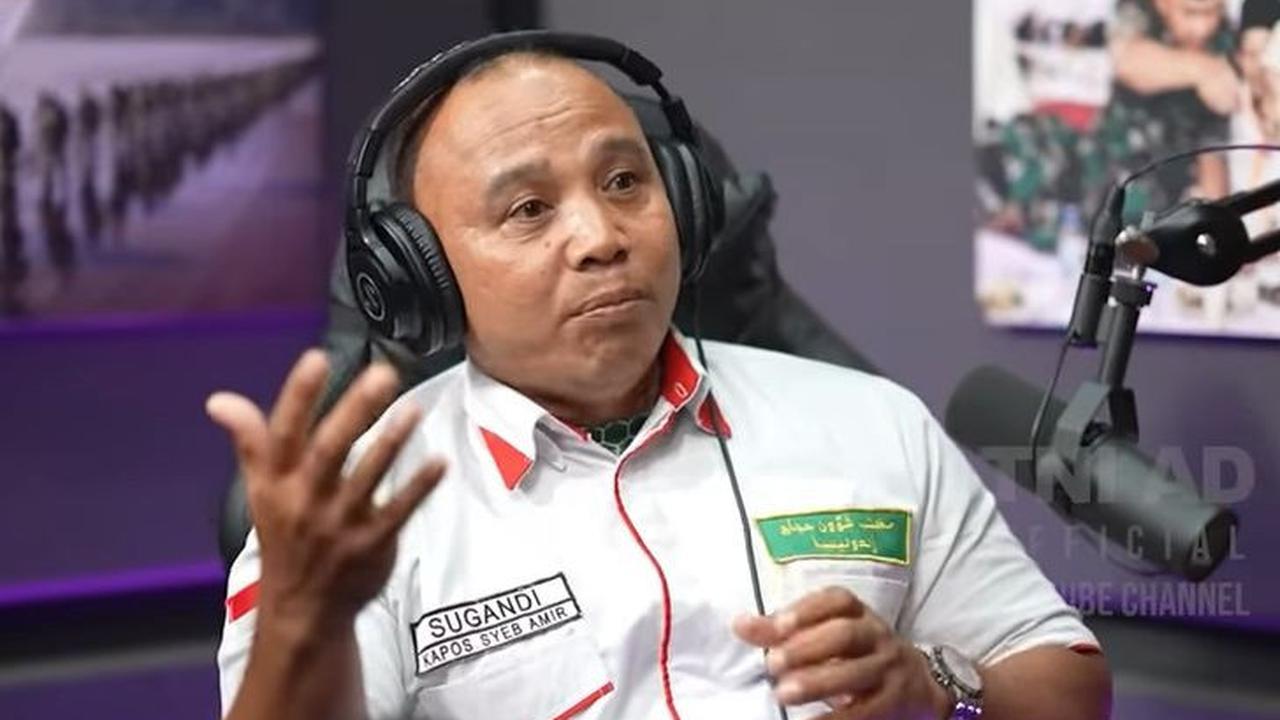 "Kita kepala terminal yang ada di Kota Mekkah dan itu campur terminalnya bukan Indonesia aja. Ada Irak, Iran, Turki, Bangladesh. Jadi kita juga harus tau informasi untuk jemaah dari negara lain," ungkapnya.