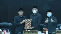 Gubernur saat menyampaikan nota pengantar laporan pertanggungjawaban APBD tahun 2021 dalam Rapat Paripurna di Gedung DPRD Jabar, Jalan Diponegoro, Kota Bandung, Jumat (24/6/2022).