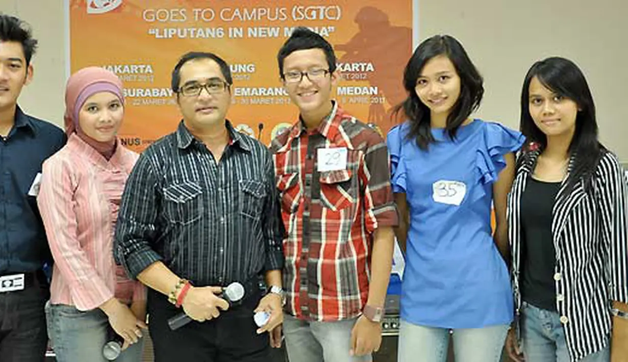 Lima finalis audisi presenter dalam ajang SCTV Goes to Campus di Kampus Fisipol Universitas Gajahmada, Yogyakarta, (15/3).(Foto: Agung Binarko)