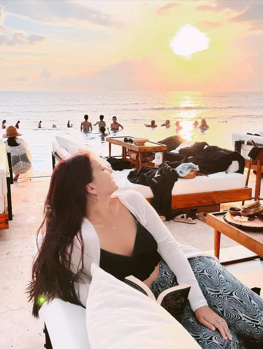 Diketahui liburannya di Bali ini setelah Cassandra Lee melakukan perjalanan panjang berlibur di Eropa, Inggris, hingga Lombok.(Liputan6.com/IG/@cassandraslee).