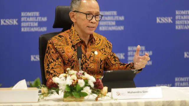 Ketua Dewan Komisioner Otoritas Ja​sa Keuangan (OJK) Mahendra Siregar dalam konferensi pers  Komite Stabilitas Sistem Keuangan (KSSK), Senin (9/5/2023). (Dok OJK)