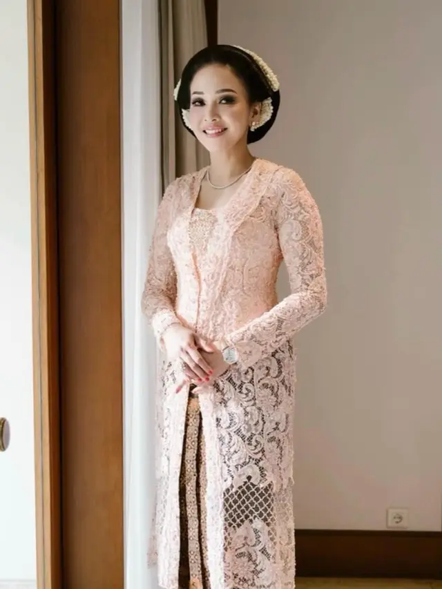 Maia Estianty Curi Perhatian dengan Kebaya Peach dan Jam Miliaran, Beri Pesan Haru untuk Syifa Hadju agar Lebih Sering Memeluk El Rumi