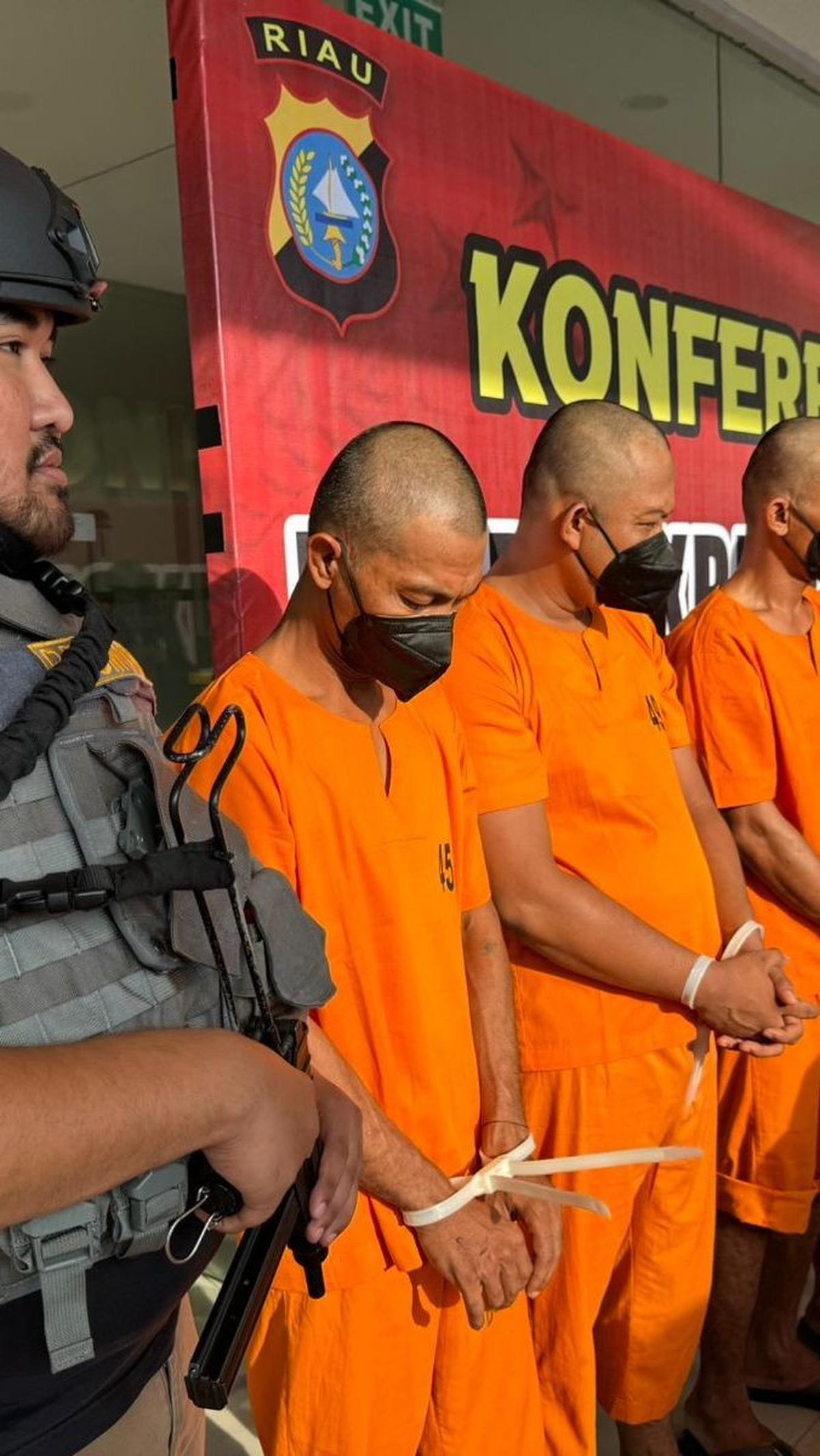 Contoh Teks Anekdot Lucu Beserta Strukturnya: Kaos dan Tahanan KPK