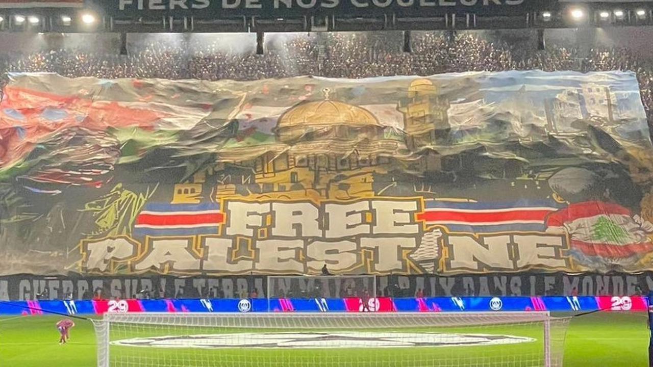 Rekaman Video Suporter PSG Bentangkan Spanduk Raksasa 'Free Palestine', Dibela UEFA Bikin Menteri Prancis Murka