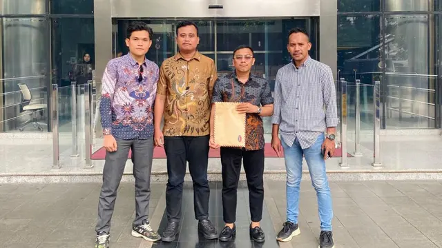 Corruption Watch Center (CWC) menyambangi Gedung KPK di Jakarta, Senin (10/2) (Istimewa)