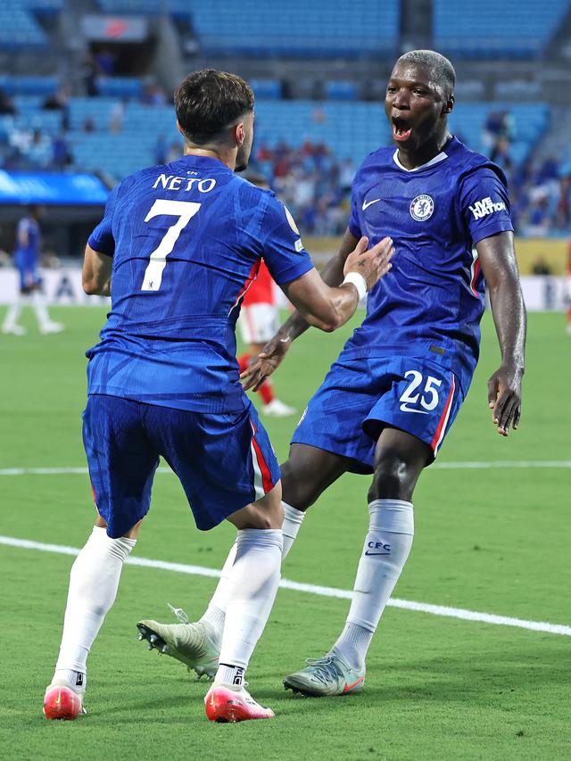 Pedro Neto dan Moises Caicedo