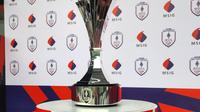 Tampilan detail trofi MSIG Serenity Cup. Pada 20 Juli 2025, trofi ini hadir di Jakarta sebagai bagian dari rangkaian trophy tour menuju turnamen MSIG Serenity Cup 2025 di Vietnam. (MSIG Serenity Cup)