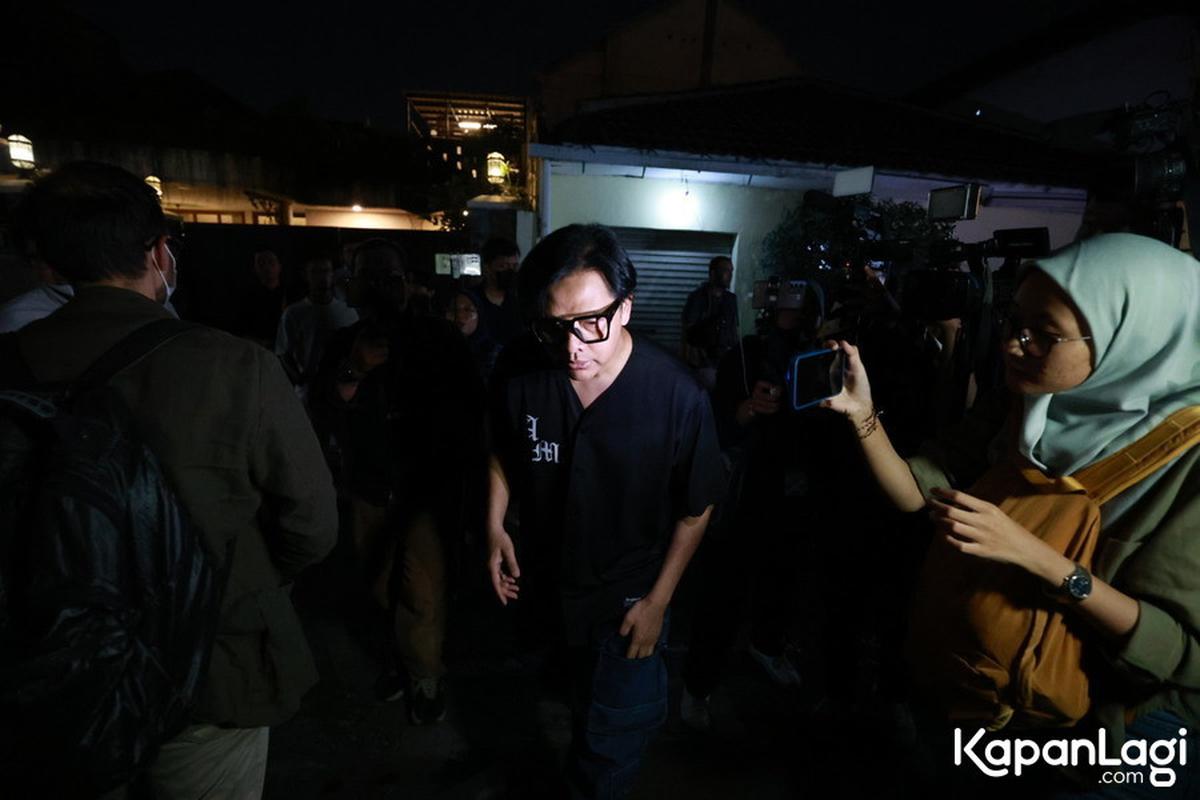 Ada Anies Baswedan - Ahok, Potret Suasana Rumah Duka Suami Najwa Shihab yang Sudah Ramai Didatangi Pelayat
