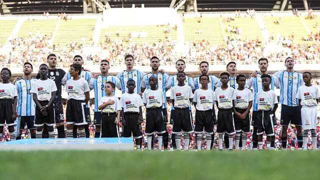 Starting XI Timnas Argentina saat menjalani laga uji coba melawan Timnas Angola di Luanga, Jumat (14/11/2025) malam WIB. (Dok. @AFASeleccionEN X)