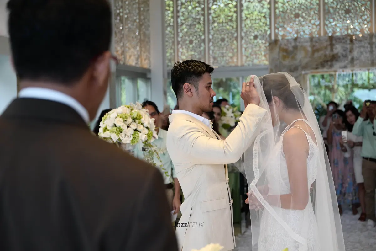 [Bintang] Chicco Jerikho dan Putri Marino