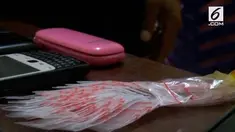 Seorang pengedar narkoba yang sering menjajakan barang haram pada remaja ditangkap polisi.