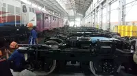 11 Bogie (sistem kesatuan roda pada kereta api) hasil rakitan PT INKA Madiun tiba di Yogyakarta. (Liputan6.com/Fathi Mahmud)