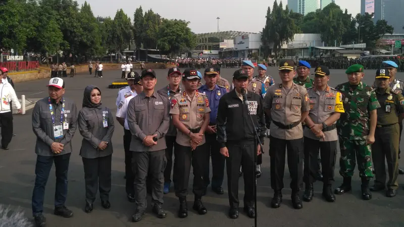 Menpora Imam Nahrawi memimpin apel gelar pasukan 'Operasi Among Raga 2018 untuk pengamanan Asian Para Games 2018 di Lapangan Promoter Ditlantas Polda Metro Jaya.