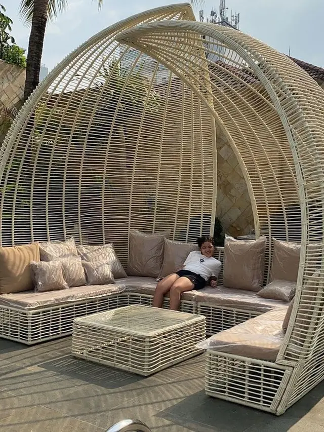 6 Potret Rumah Kris Dayanti dan Raul Lemos yang Mewah Bak Kastil, Harganya Ditaksir Mencapai Rp10 Miliar