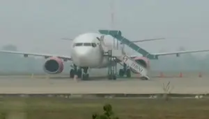Kabut Asap Pekat, Seluruh Penerbangan di Manokwari Batal