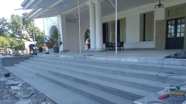 Lantai Gedung Negara Picu Budayawan Cirebon Lapor Polisi