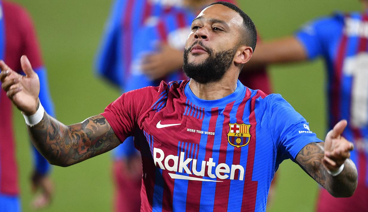 Rakuten menjadi sponsor kaus utama untuk Barcelona pada 2017 setelah mereka mengakhiri kemitraan dengan Qatar Airways. Kemitraan Rakuten senilai 324 juta dolar, direncanakan berlangsung selama empat tahun dengan opsi perpanjangan satu tahun. (AFP/Pau Barrena)