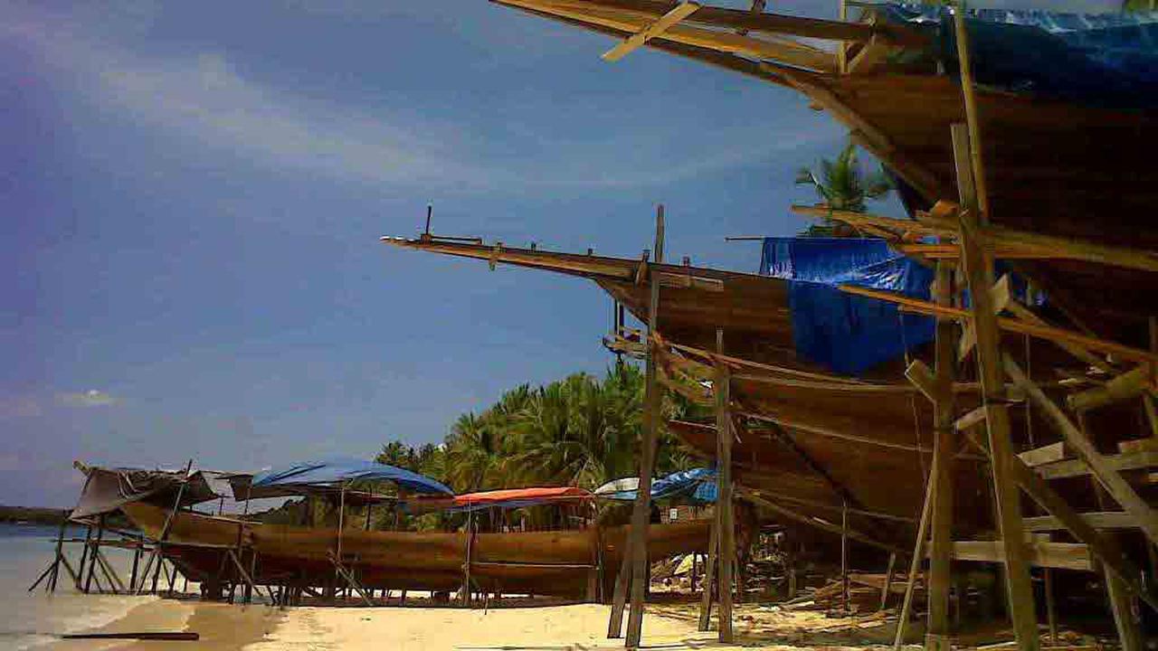 Mengintip Pembuatan Perahu Pinisi di Bulukumba