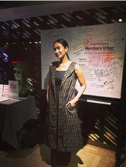 Melihat kasus bully yang sering terjadi, Happy Salma berharap anaknya tidak melakukan hal tersebut. Bagi ibu Tjokorda Sri Kinandari Kerthyasa, ini merupakan peringatan bagi orang tua. Untuk lebih berhati-hati dalam mendidik anak. (Instagram/happysalma)