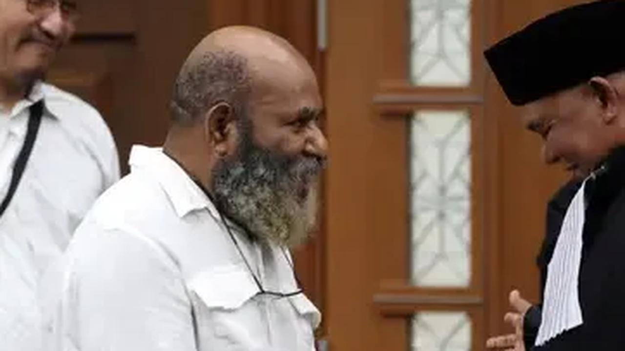 Komisi Pemberantasan Korupsi (KPK) menduga Gubernur nonaktif Papua Lukas Enembe memiliki pesawat jet pribadi.