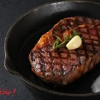 Berawal dari warung sederhana hingga kini menjadi pionir resto steak berkualitas dengan harga bersahabat, Steak Hotel by HOLYCOW! terus berinovasi hadirkan pengalaman makan steak terbaik melalui menu terbaru Sumatra Wagyu Ribeye 15 Days Dry Aged 300 gram.
