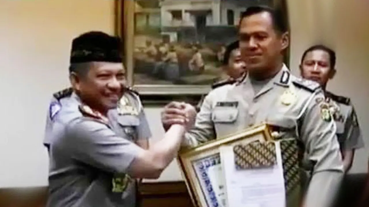 Kapolri Jenderal Polisi Tito Karnavian Bersama Aiptu Sunaryanto