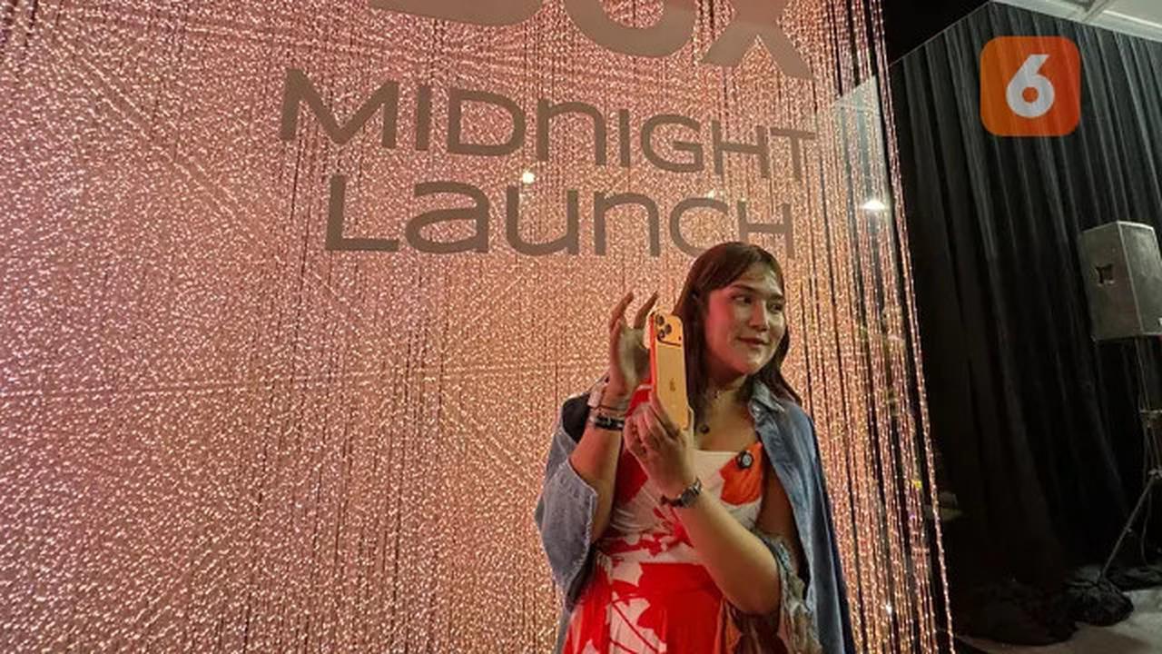 Antre Sejak Jam 3 Pagi, Pembeli Pertama iPhone 17 Pro Max Dapat Mystery Box Rp8 Juta