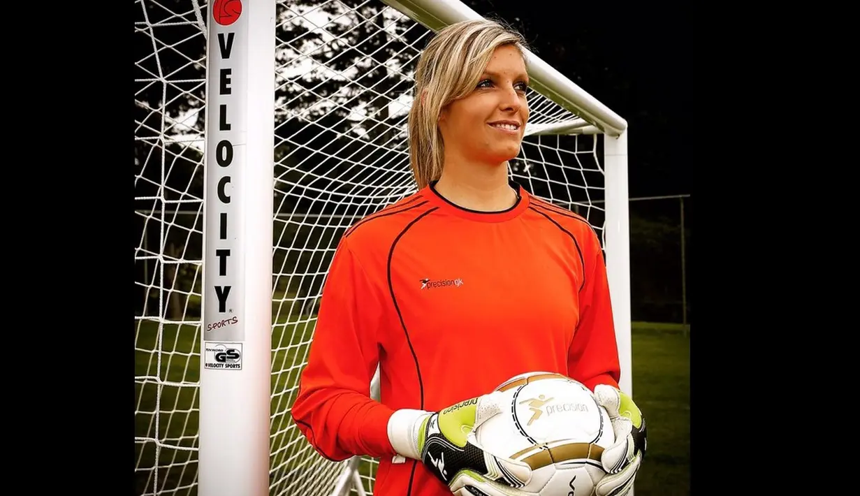 Erin Nayler saat menjadi model iklan. (Twitter)