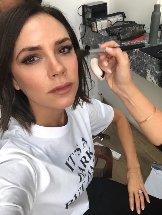 Khloe Kardashian sendiri merasa bahwa hidung yang sempurna adalah milik Victoria Beckham. (instagram/victoriabeckham)