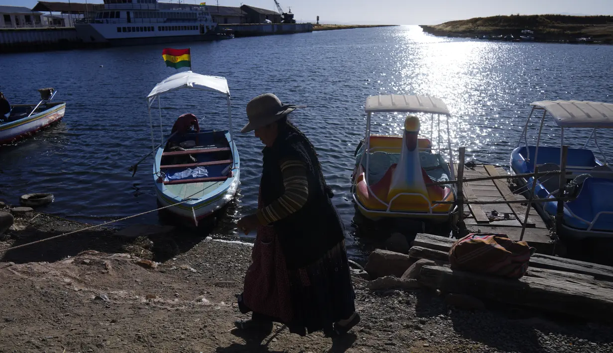 Dan mempengaruhi masyarakat lokal yang bergantung pada perbatasan alam antara Peru dan Bolivia untuk mata pencaharian mereka. (AP Photo/Juan Karita)