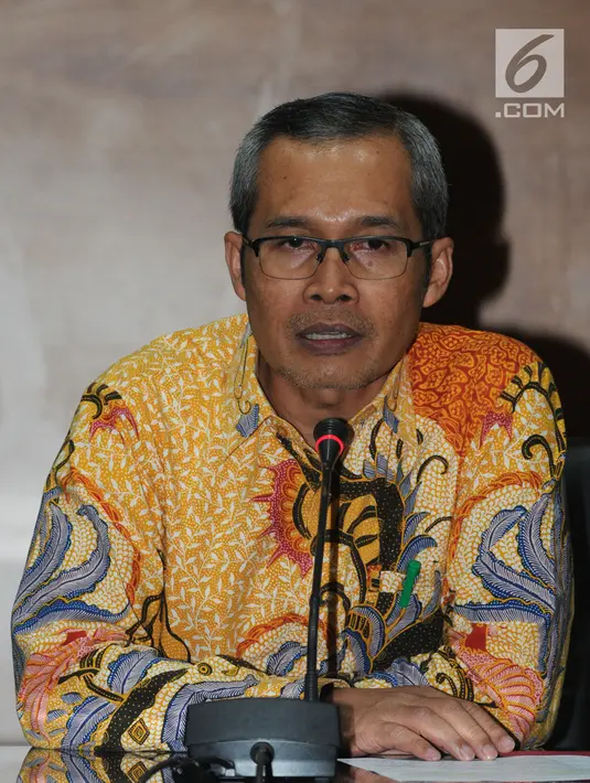 Wakil Ketua KPK Alexander Marwata memberi keterangan terkait OTT Pasuruan di Gedung KPK, Jakarta, Jumat (5/10). KPK mengungkap adanya kode atau istilah suap yang digunakan para tersangka OTT Pasuruan. (Merdeka.com/Dwi Narwoko)