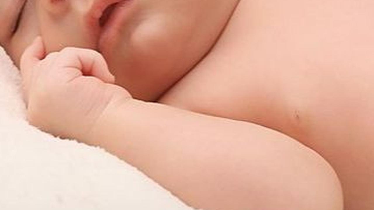 5 Penyebab Keringat Dingin pada Bayi, Begini Cara Mengatasinya