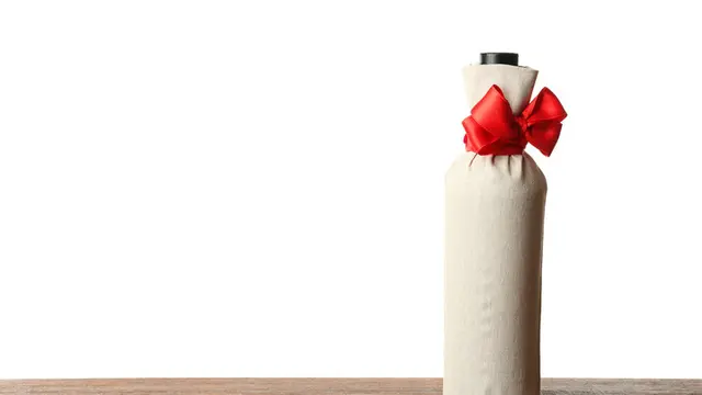 cara membungkus kado (sumber: istockphoto)
