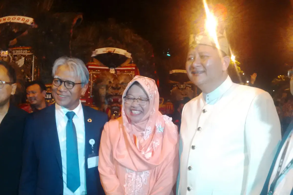 wali kota tri rismaharini