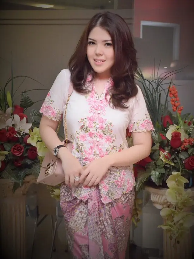 [Bintang] Tina Toon