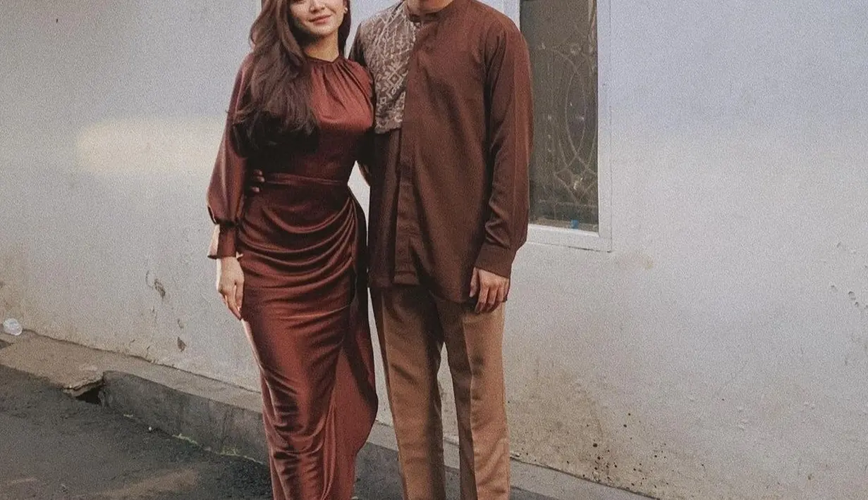 Mahalini mendampingi Rizky Febian merayakan Hari Raya Idul Fitri