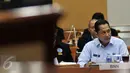Ketua BNN, Budi Waseso menyimak penjelasan Komisi III saat Rapat Dengar Pendapat (RDP) di Kompleks Parlemen, Senayan, Jakarta, Kamis (4/2). RDP tersebut membahas program-program prioritas dari BNN. (Liputan6.com/Johan Tallo)