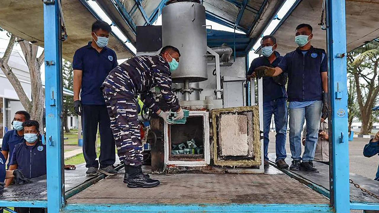 FOTO: Ketamine 41 Kilogram Dimusnahkan,  TNI AL Ungkap Jalur Selundupan di Perairan Belawan
