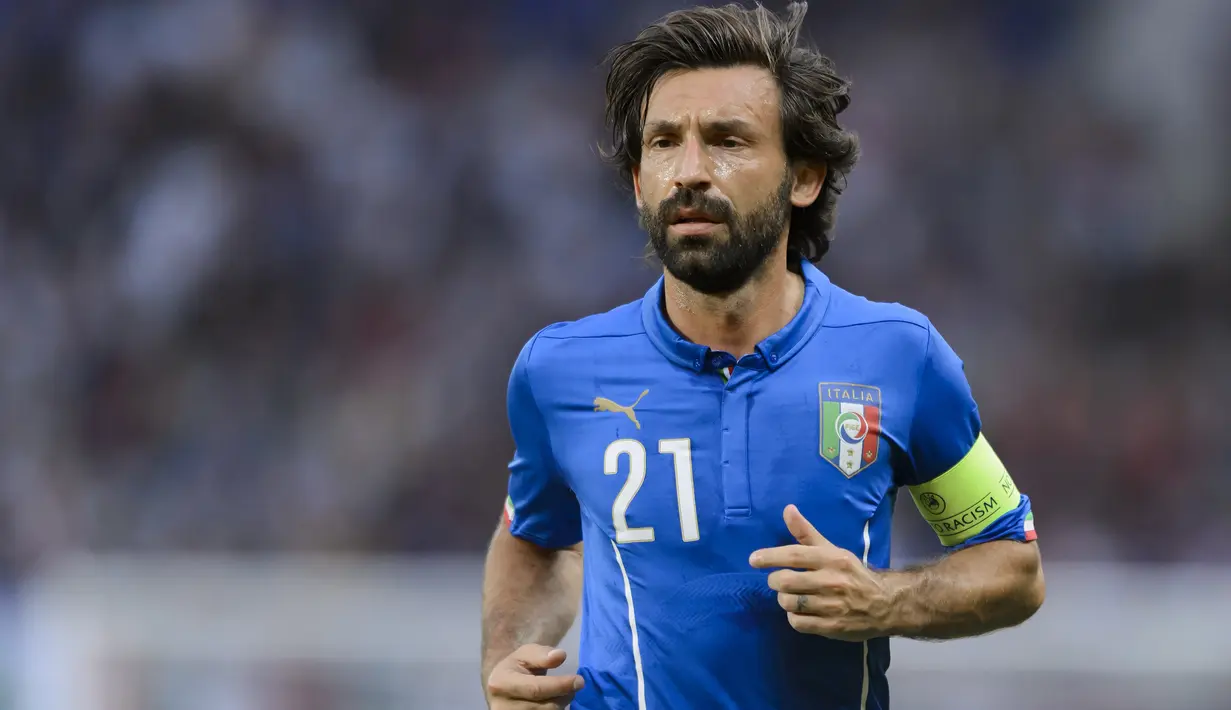 Andrea Pirlo memutuskan pensiun dari sepak bola pada 6 November 2017 saat berusia 38 tahun. awal karirnya Pirlo bermain untuk klub dekat kota kelahirannya yakni Brescia pada 1995, dan klub terakhirnya adalah New York City FC. (AFP/Fabrice Coffrini)