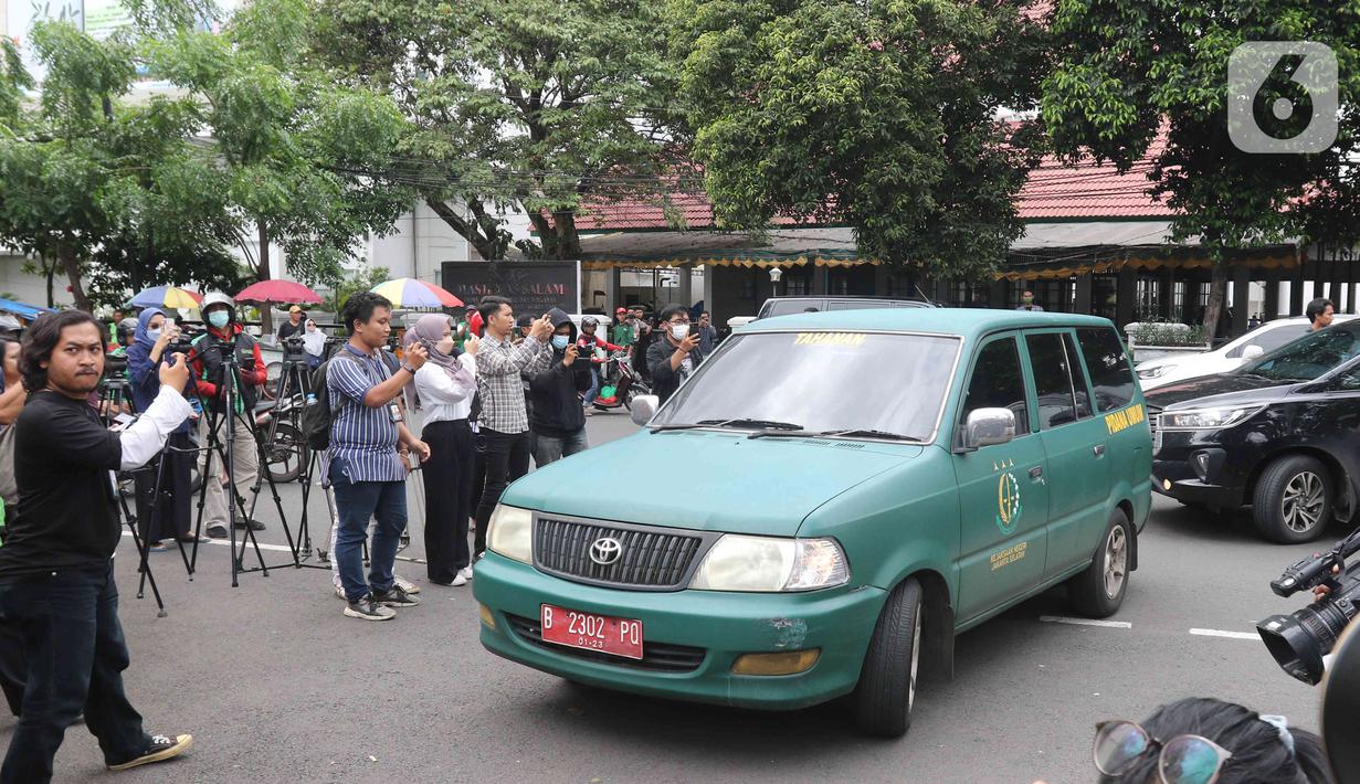 Suasana Lembaga Pemasyarakatan (Lapas) Kelas II A Salemba jelang pemindahan terpidana kasus pembunuhan berencana terhadap Nofriyansyah Yosua Hutabarat, Bharada Richard Eliezer Pudihang Lumiu, Jakarta, Senin (27/2/2023). Richard Eliezer resmi dipindahkan dari Rutan Bareskrim Mabes Polri menuju Lembaga Pemasyarakatan (Lapas) Salemba Jakarta Pusat, Senin siang. (Liputan6.com/Herman Zakharia)