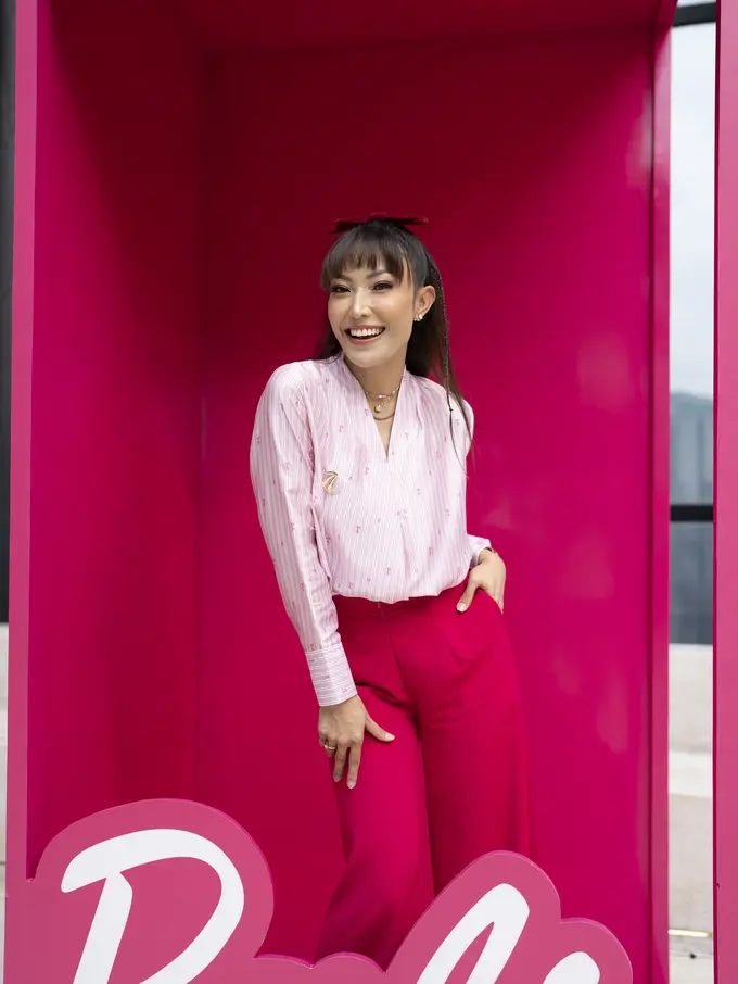 6 Inspirasi Outfit Buka Puasa dengan Nuansa Pink dari Ririn Ekawati hingga Cynthia Ramlan